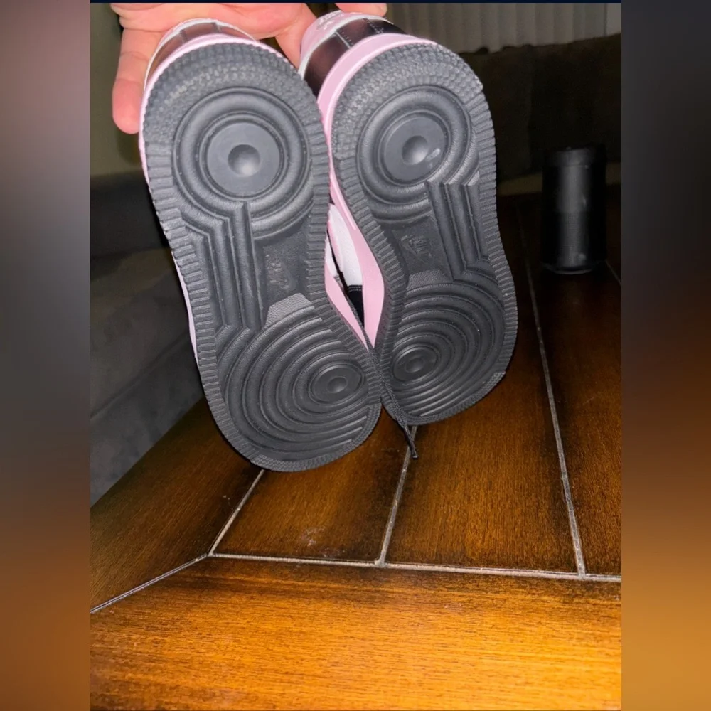 Pink Nike Shoes - Picture 4 of 5